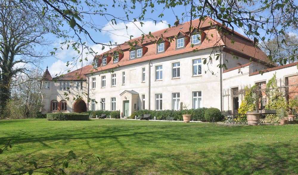 Genieße ländliche Idylle im Schloss Neuhausen Reisevergnügen