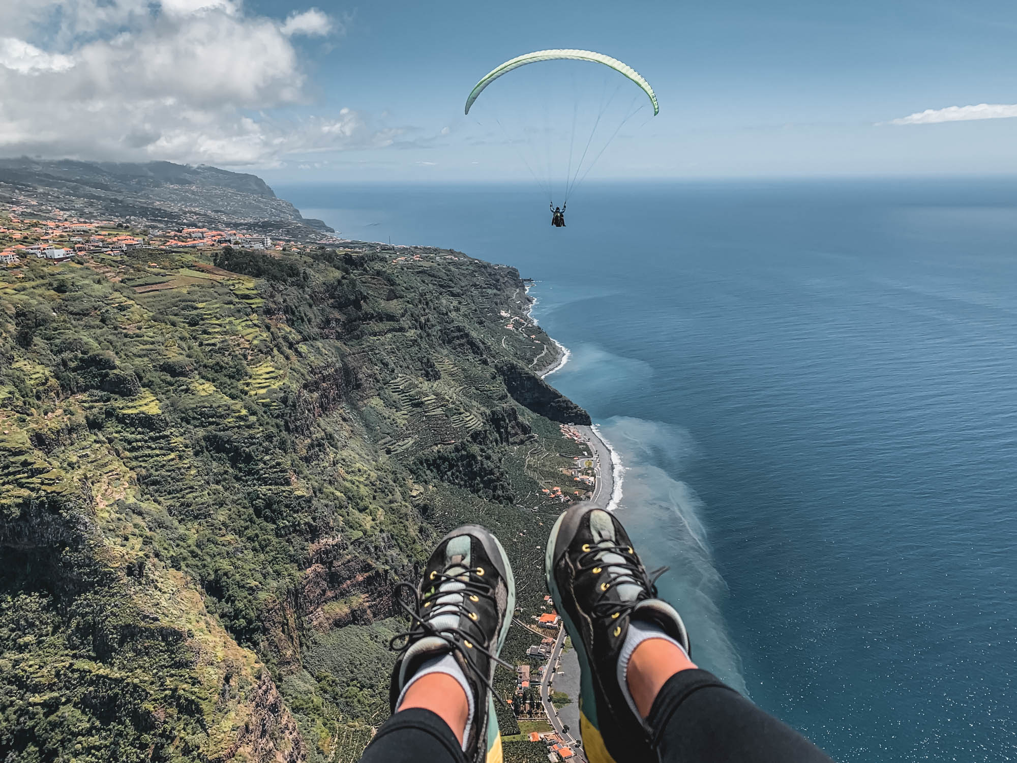 Genie e Die Aussicht Auf Madeira Beim Paragliding Reisevergn gen Genie e Die Aussicht Auf Madeira Beim Paragliding Reisevergn gen