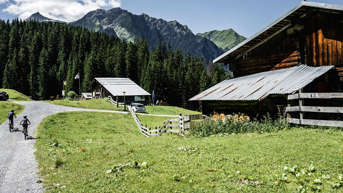 Rheinschlucht, Surselva, Graubünden, Schweiz, Maiensässbeizli