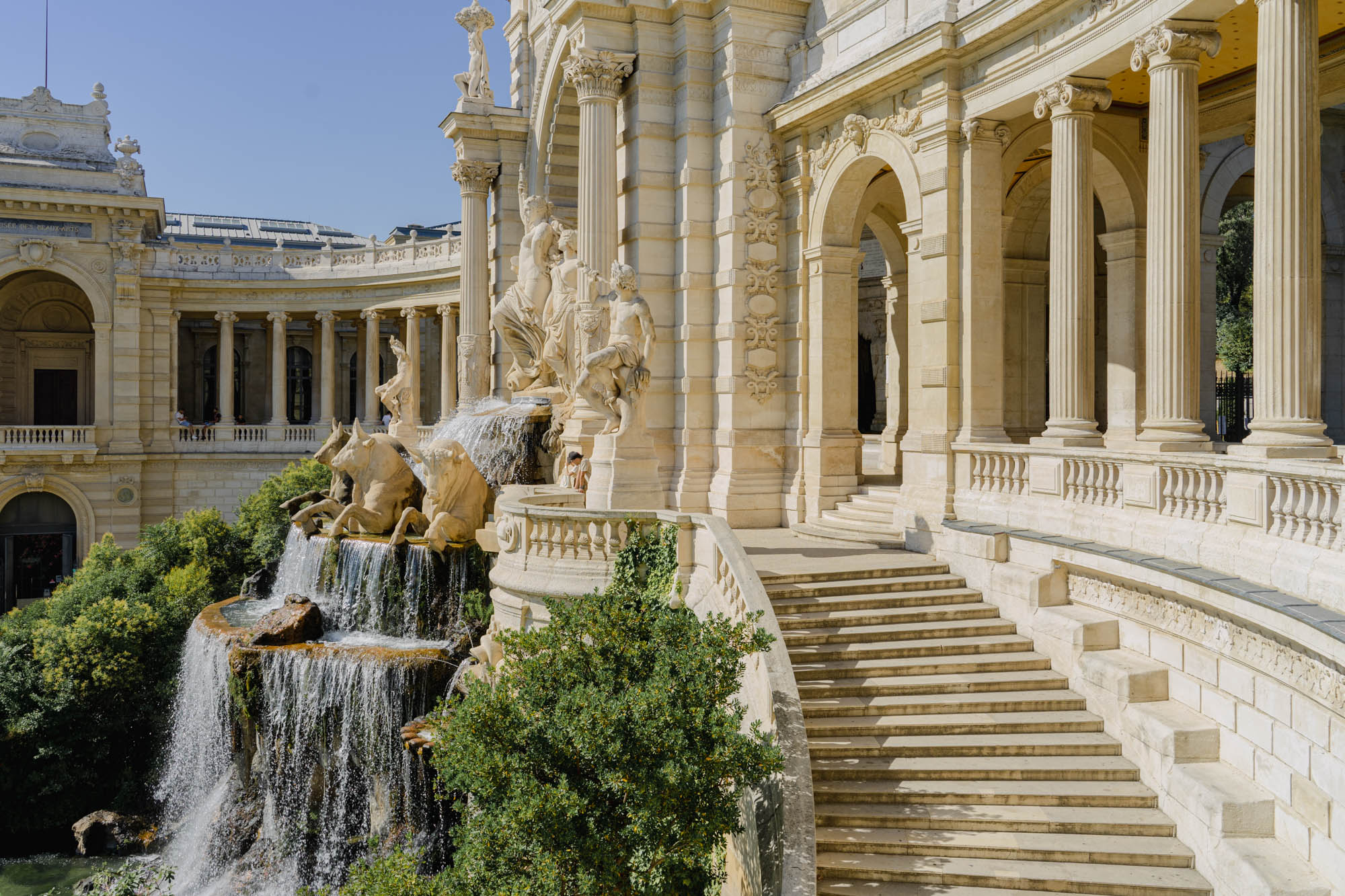 Lass die Zeit verstreichen am Palais Longchamp Reisevergnügen